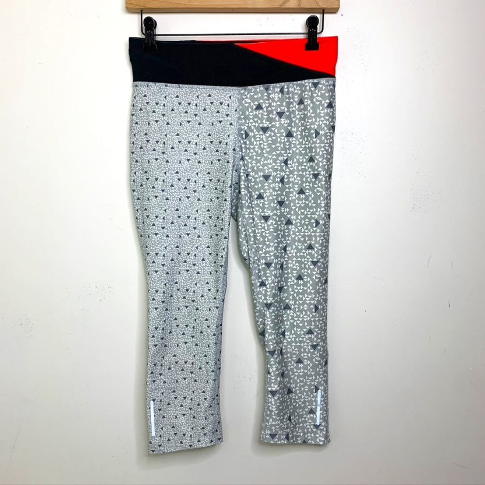 5/$25 Nike patterned workout cropped leggings